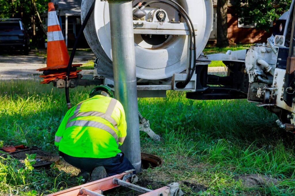 Visual of a professional septic tank cleaning.